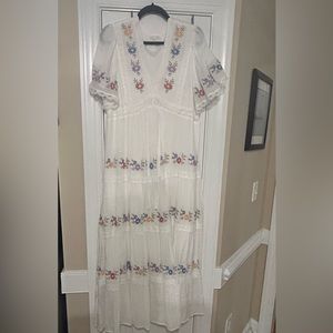 BaeVely White Maxi Dress with embroidered flowers (Large)